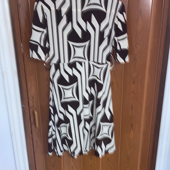 Vintage brown and beige print dress nice sleeves with turn up sleeve and button: - Picture 7 of 7